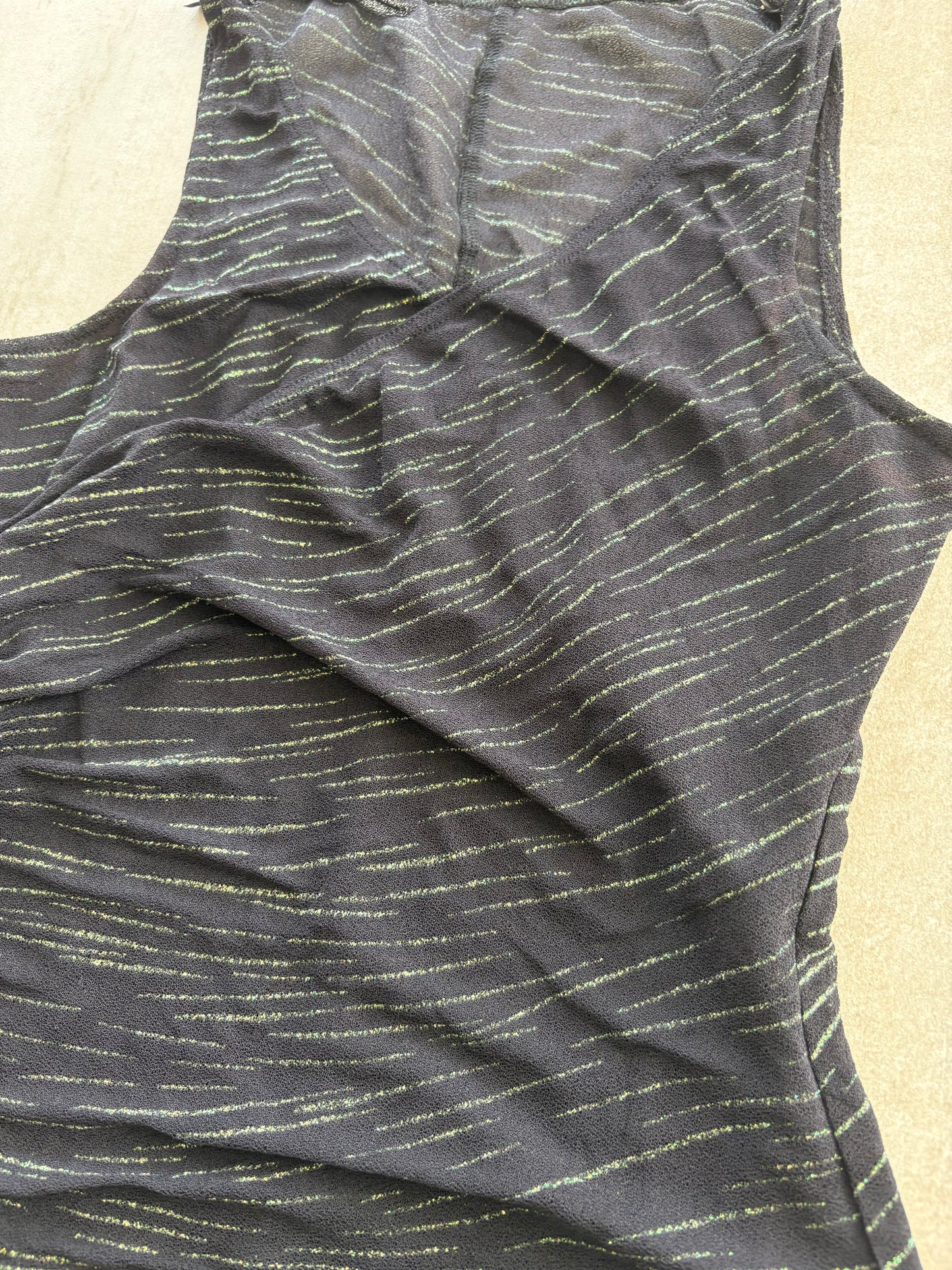 00's Black V-neck Sleeveless Top