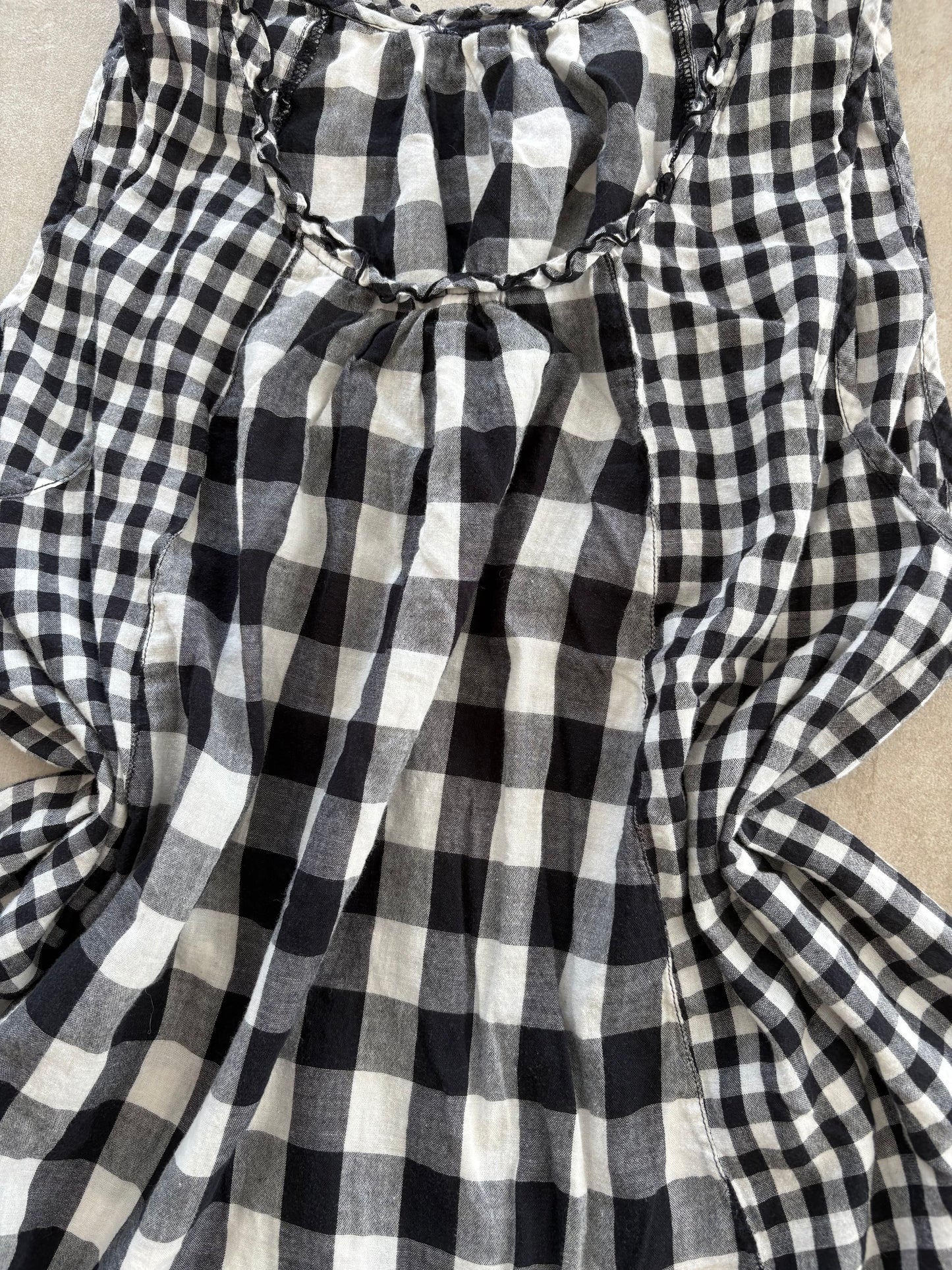 00's Black and White Sleeveless Top