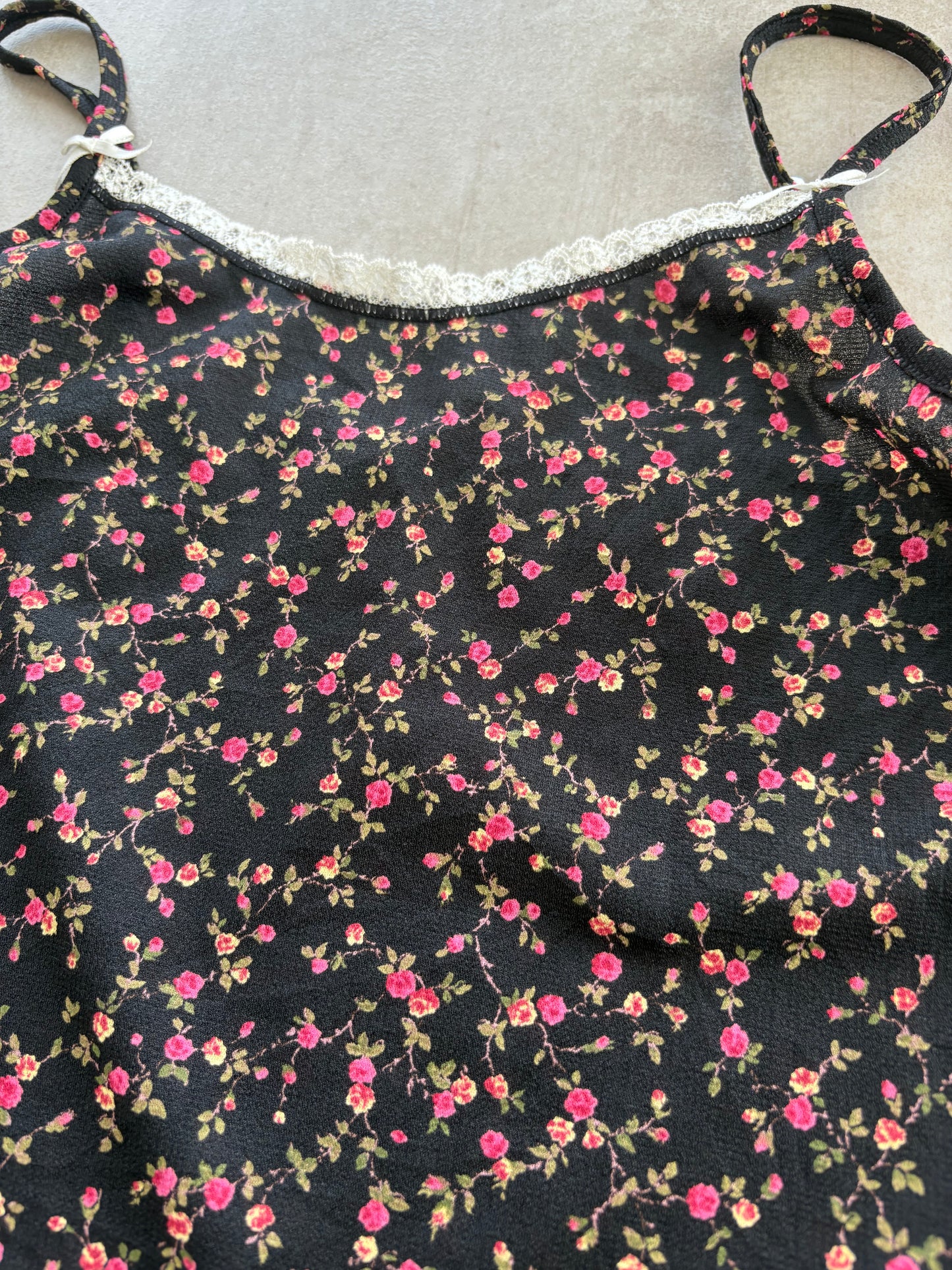 00's Floral Cami w/ White Lace