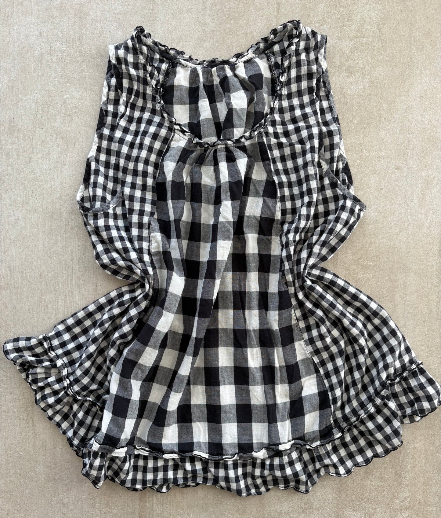 00's Black and White Sleeveless Top