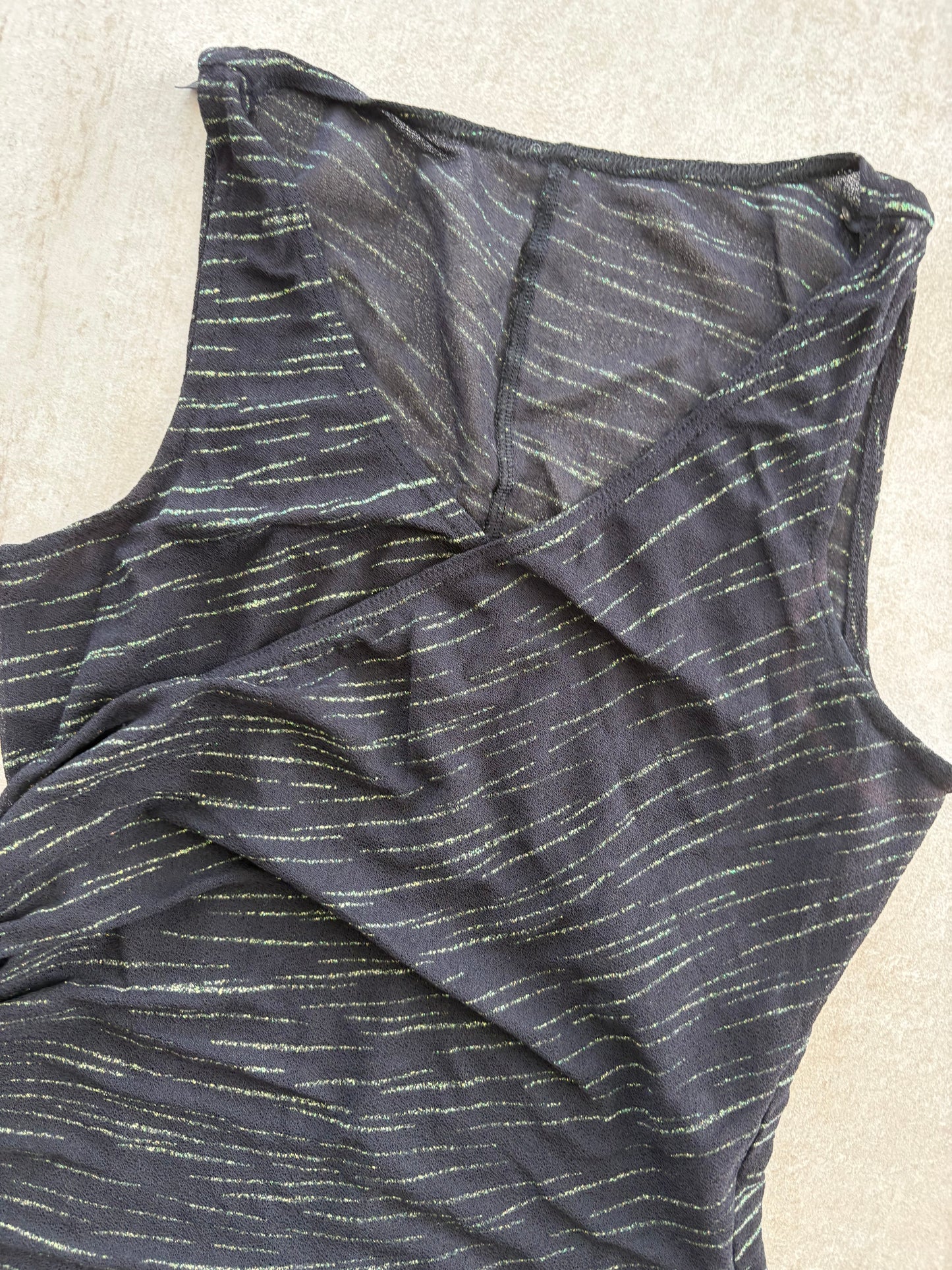 00's Black V-neck Sleeveless Top