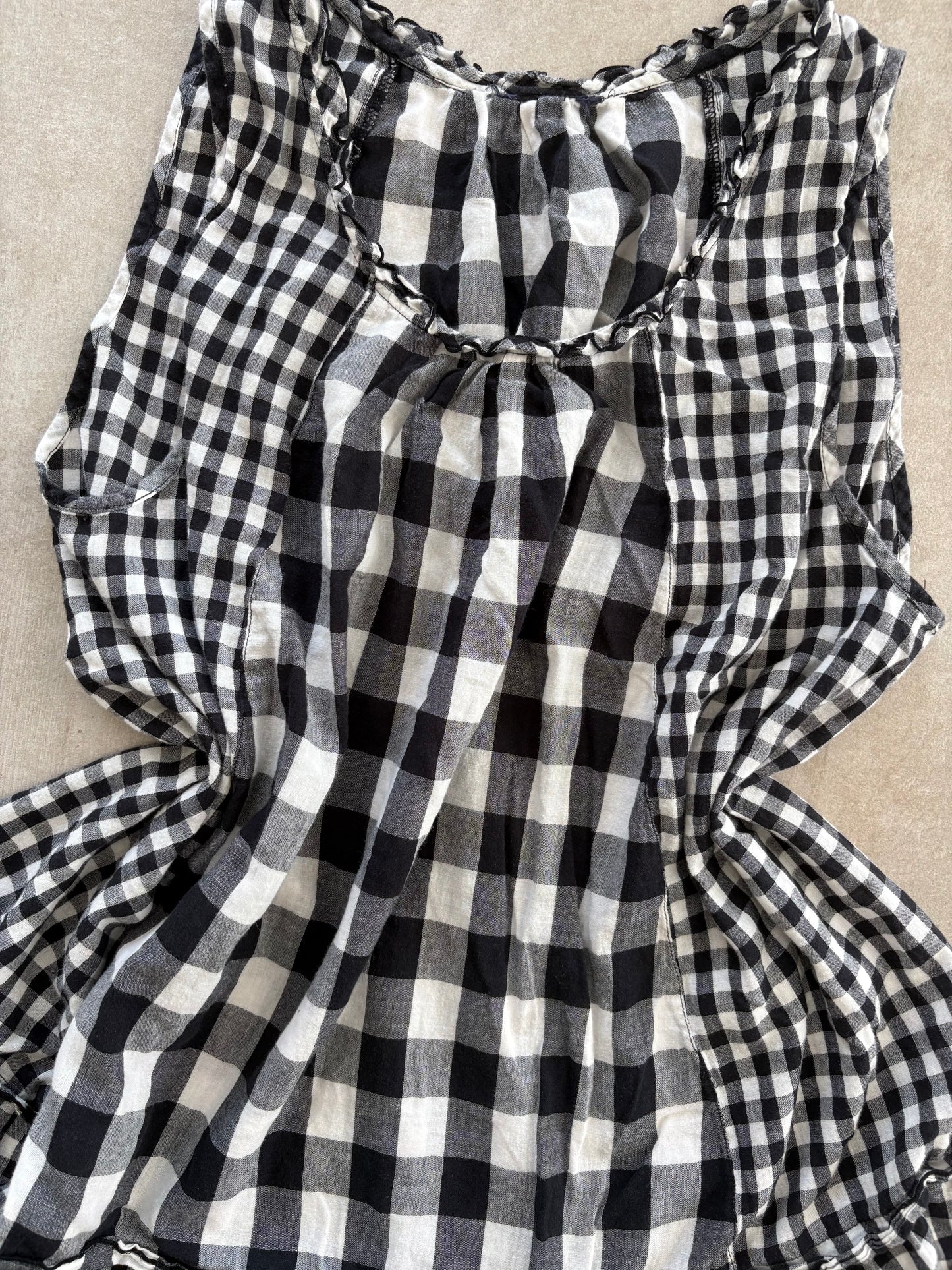00's Black and White Sleeveless Top