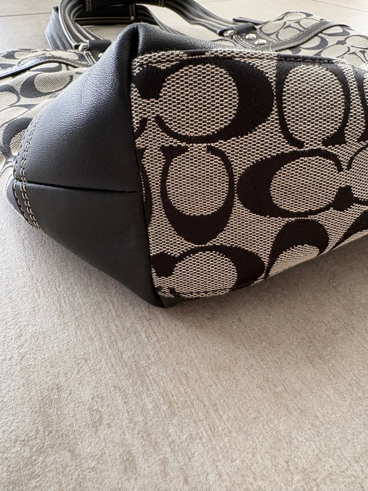 Coach Hamptons Signature Turnlock Shoulder Bag